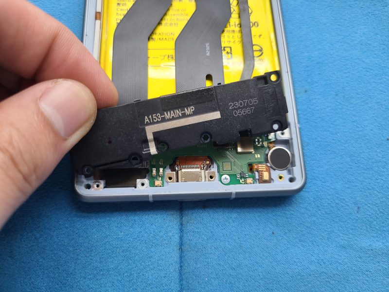 AQUOS R8 電源ボタンが反応しない(しづらい)症状の修理【即日対応】-10 AQUOS R8 電源ボタンが反応しない(しづらい)症状の修理【即日対応】-10