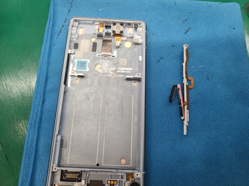 AQUOS R8 電源ボタンが反応しない症状を即日修理 - 大阪-3
