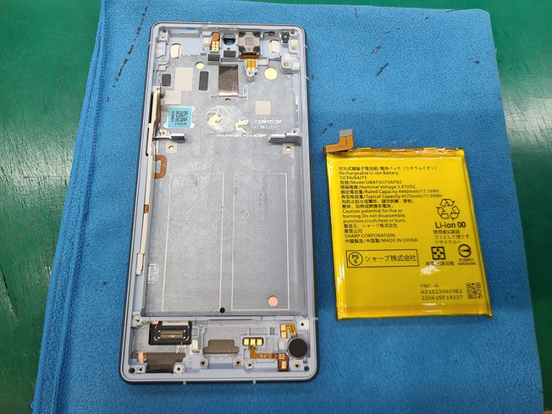 AQUOS R8 電源ボタンが反応しない症状を即日修理 - 大阪-4