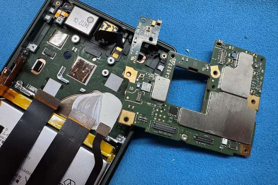 AQUOS R9 ロゴ表示を繰り返して電源が入らない症状の修理【基板復旧】-9