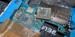 Galaxy A52 ロゴでループして電源が入らない【基板復旧修理】-3