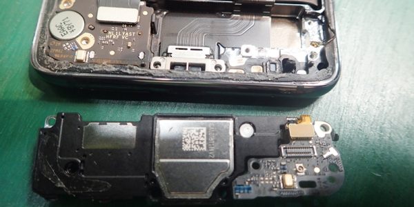HUAWEI Mate 20 Pro 下部ドックスピーカー