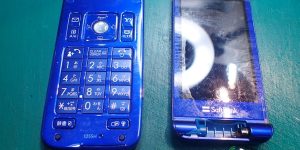 105SH PANTONE4 逆パカ端末2