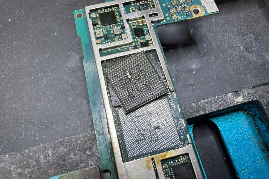 Pixel 4a 5G 全く電源が入らなくなった【基板復旧修理】-3