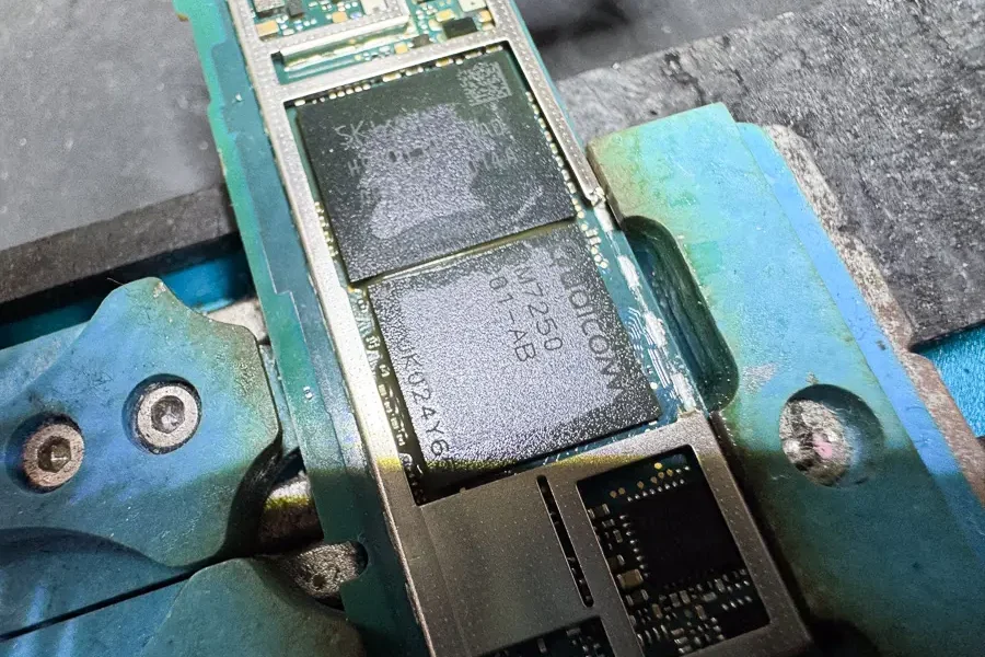 Pixel 4a 5G 全く電源が入らなくなった【基板復旧修理】-5