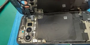 Pixel 9 Pro 背面パネル取り外し時の内部状況