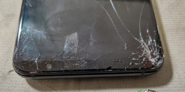 ROG Phone 7 Ultimate ひび割れ