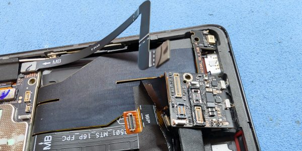 ROG Phone 9 Pro SIMスロットが破損してカードを取り出せなくなった症状の修理-14