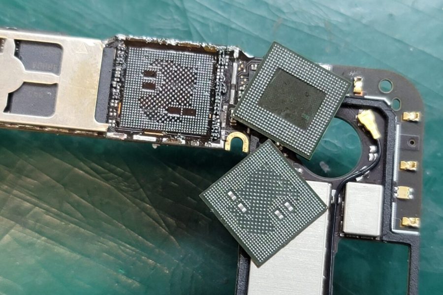 はんだボールを作成し、基板実装の準備をします。