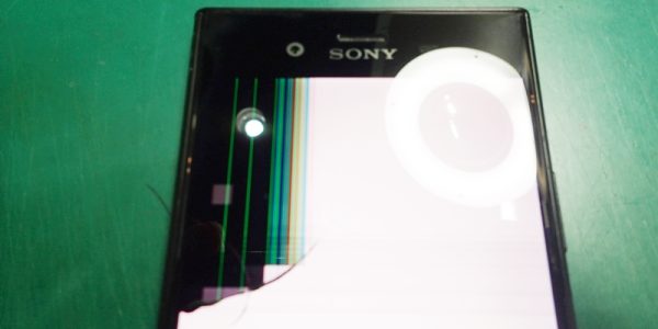 Xperia XZ1 液晶破損部分