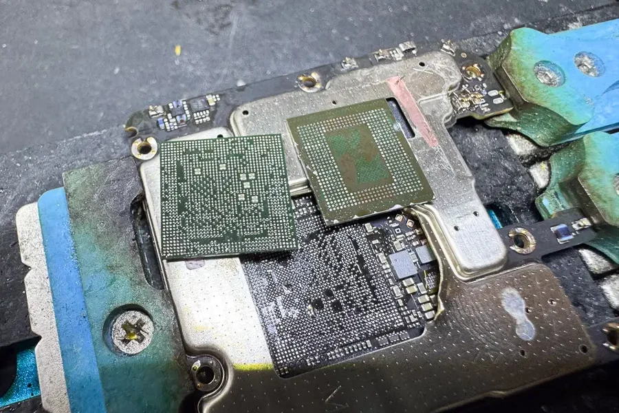 Xiaomi 13T 電源が入らない状態からのデータ復旧【基板修理】-5