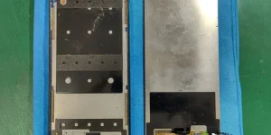 画面が外れた状態のRedmi Note9S