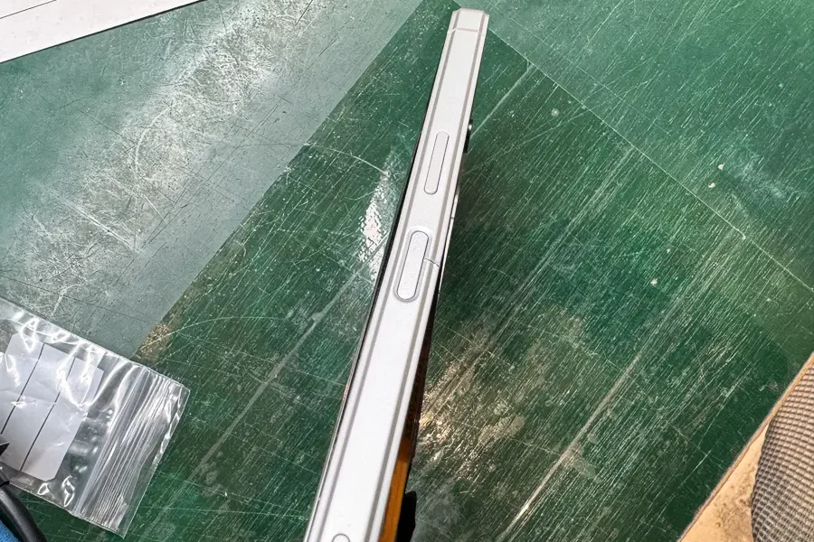 Xperia 5 Ⅴ 電源が入らない原因は本体の曲がり⁉【基板復旧修理】