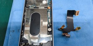 Xperia 8 充電が出来なくなった症状の修理-2