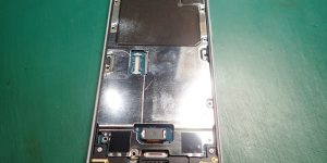 Xperia XZ1 Compact バッテリー膨張修理03