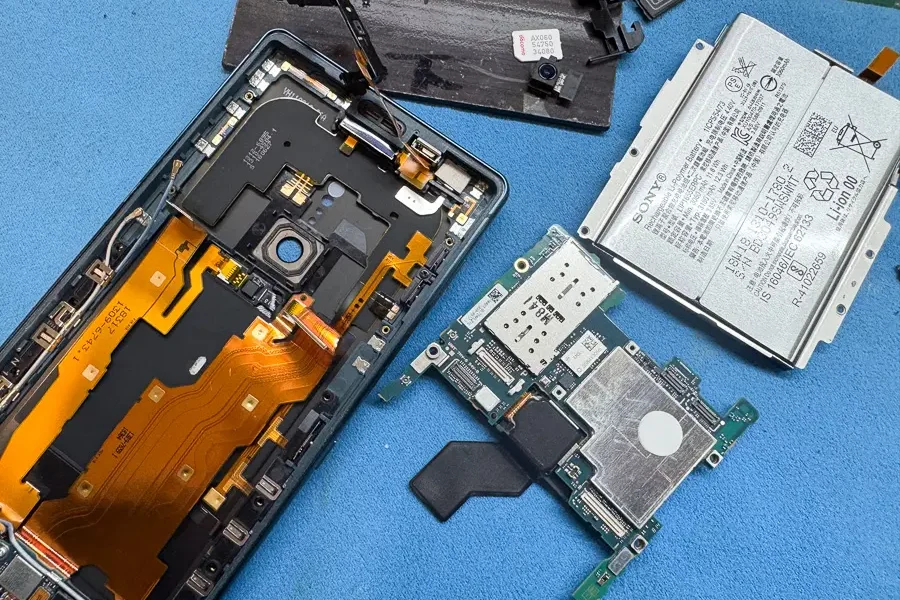 Xperia XZ2 突然電源が入らなくなってしまった【基板復旧修理】-5