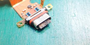 Xperia XZ3 充電不良 破損USB拡大