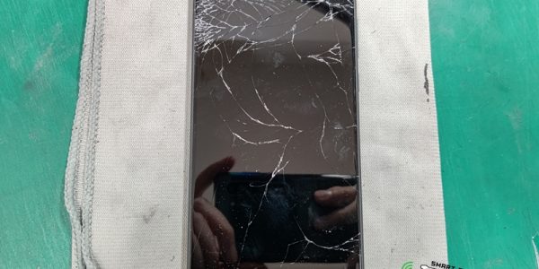 ZenFone 4 画面+バッテリー交換修理 -滋賀-1