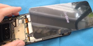 Zenfone7 液晶が割れて画面が映らいない【即日画面交換修理】-12