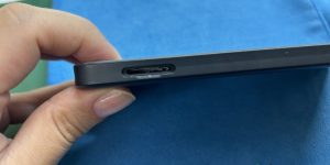 AQUOS Wish SIM取り出し修理 大阪梅田店