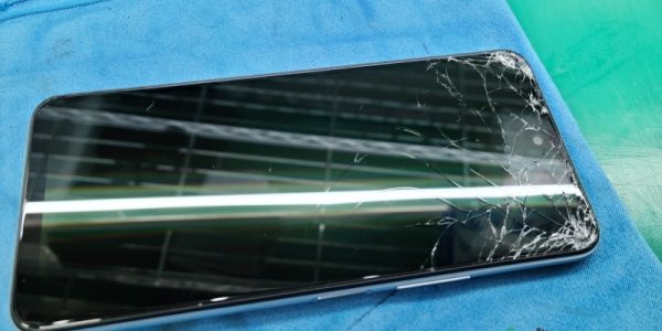 Xiaomi Redmi Note 10 JE 画面割れ修理　大阪梅田店