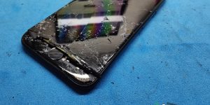 Apple iPhone SE 2 128G本体、画面割れあり iPhone SE2 表示不良・画面交換修理 -大阪- 東京・大阪・滋賀の