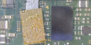 Wi-Fiチップを基板に実装します。