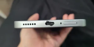 Xiaomi 15T 充電不良　充電口付近の写真