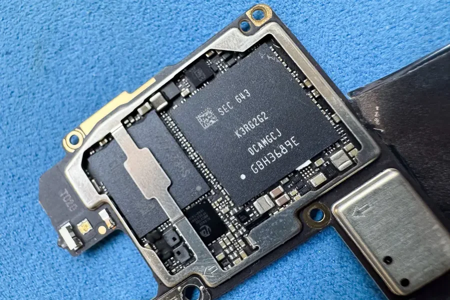 急に電源が入らなくなってしまった Huawei Mate 9の修理【基板復旧】-5