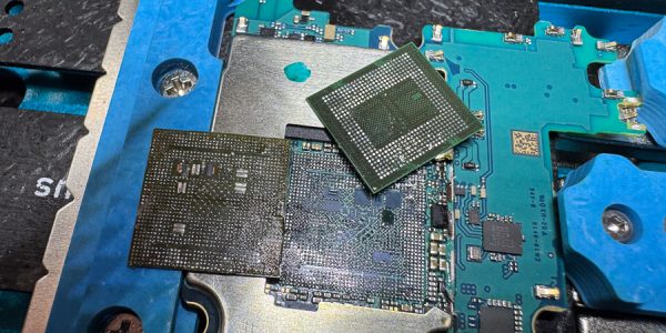 電源の入らないGalaxy S22+を基板修理で復旧【他社修理失敗品】-5
